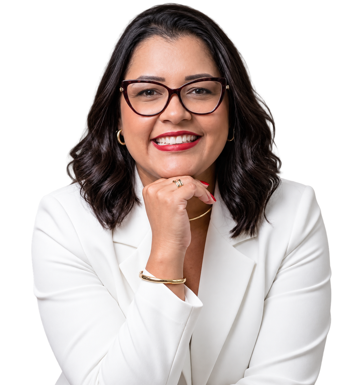 Keili Nascimento, esteticista, sorrindo com blazer branco